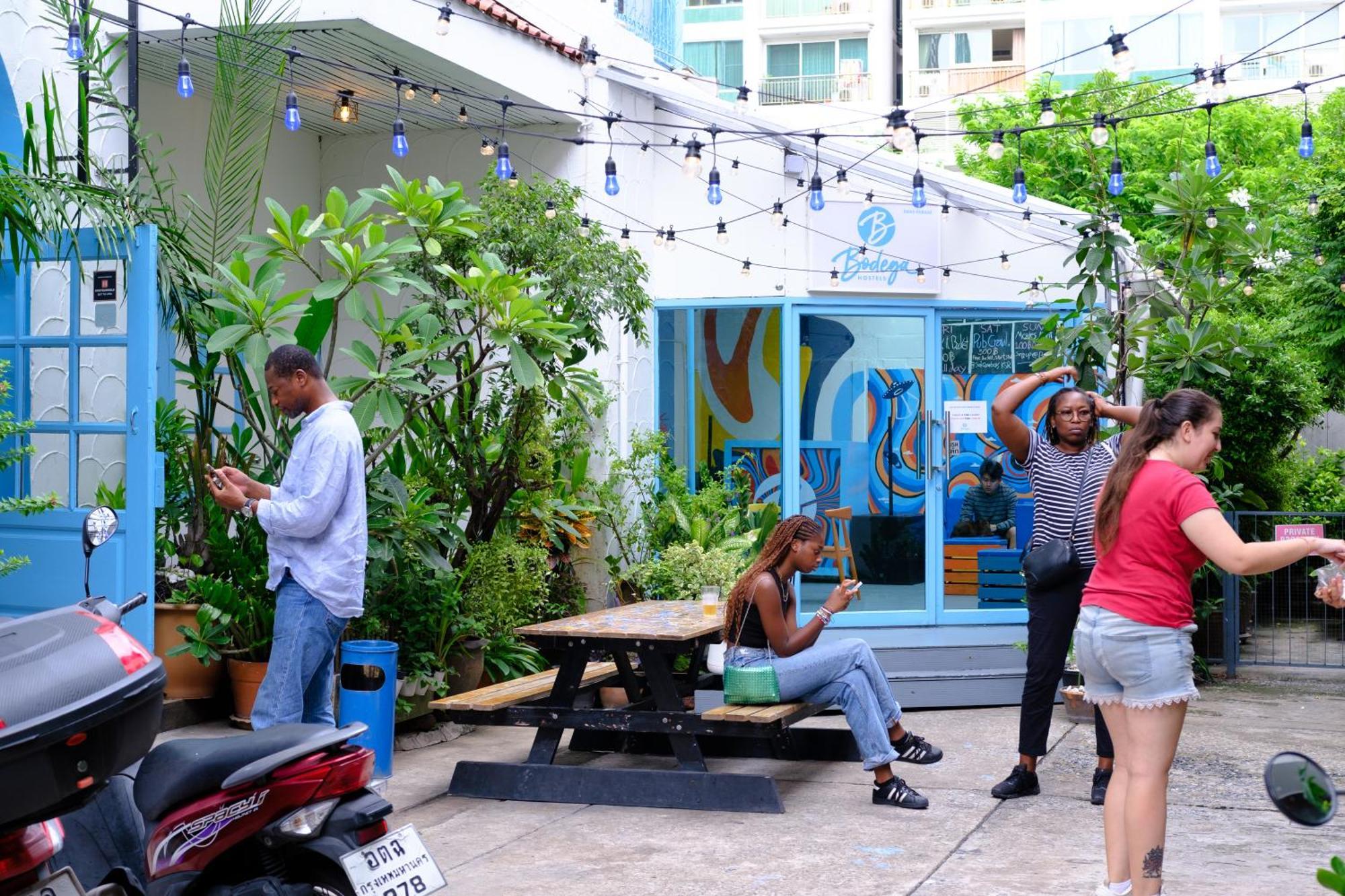 Hostel Bodega Bangkok Soi 23 (Adults Only) Exterior foto